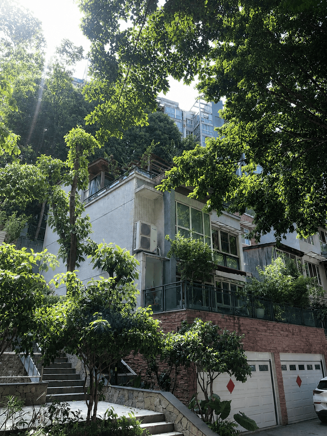 伊春岛居岁月从容升级：小小岛老别墅加装蒂升悦行款电梯